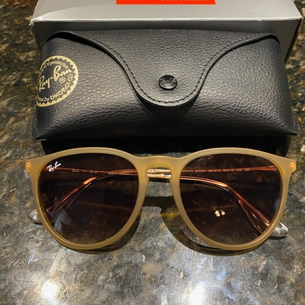Ray-Ban Beige Sunglasses with Brown Lenses